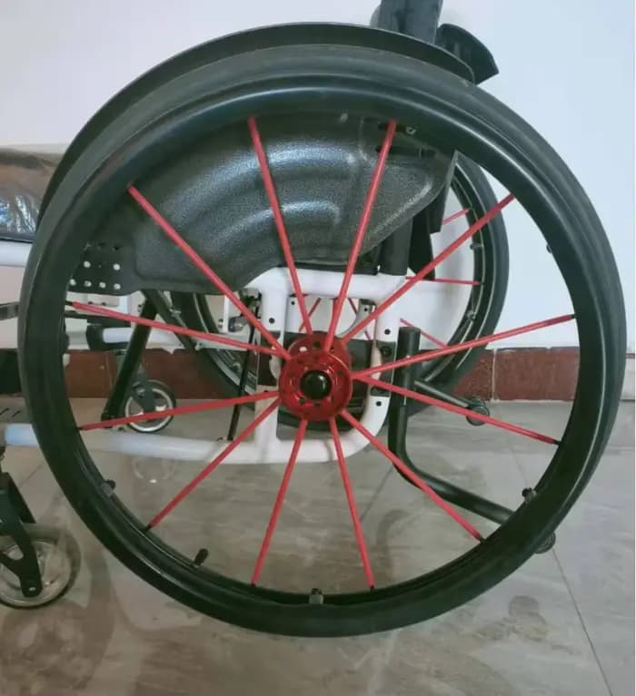 Une paire d'accessoires pour fauteuils roulants en silicone anti-marins de 24 pouces, adaptés aux fa