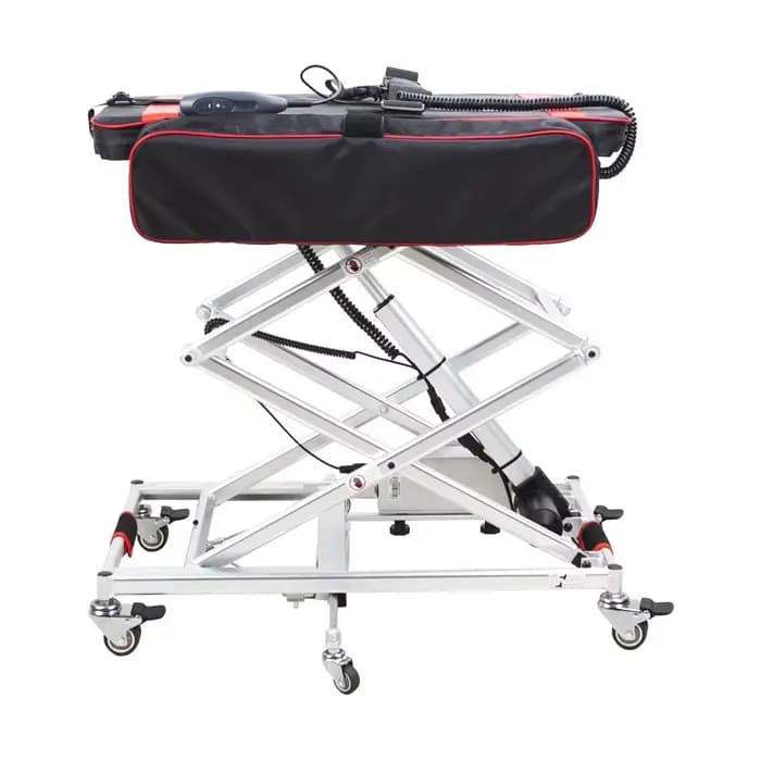 Le fabricant propose des élévateurs électriques portables et légers pour fauteuils roulants.