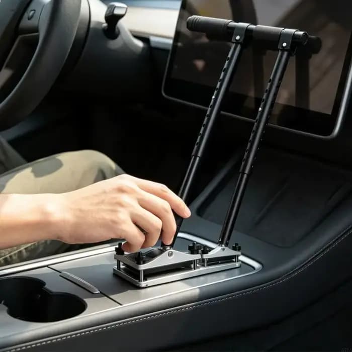 Dispositif commande conduite manuelle pour conducteurs handicapés, permet fonctionnement sans pédale