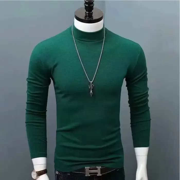 Pull chaud à col mi-haut, 360 °   proche du cou, sans couture pour résister aux vents froids. Utilisation du tissu verrouillé à température pour réaliser