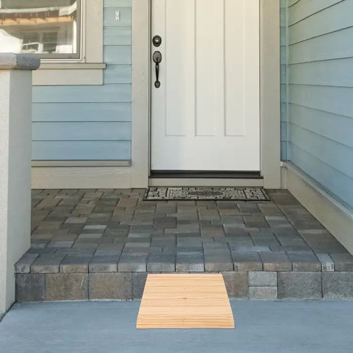 Rampe de seuil en bois pour entrée de maison