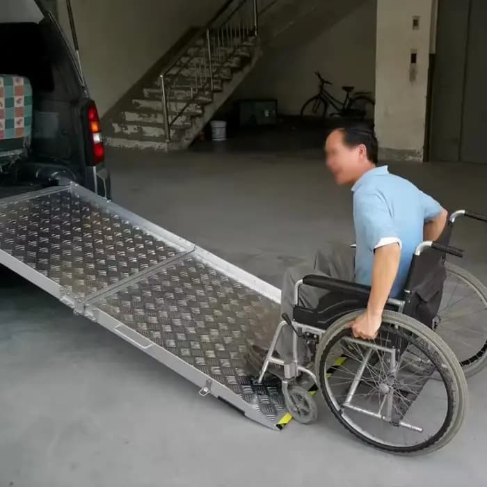 Rampe de levage manuelle en aluminium pour fauteuil roulant de voiture