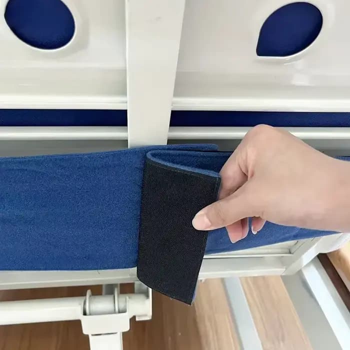 Coussin anti-coulissant réglable pour fauteuil roulant