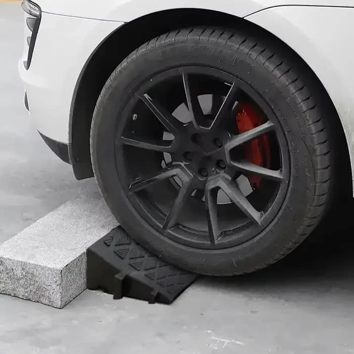 Rampe d'allée de roue de voiture
