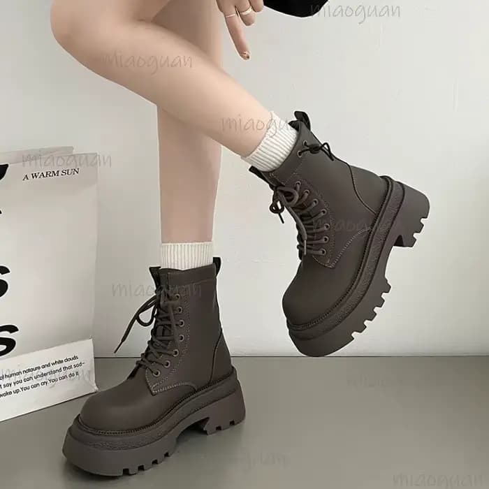 Bottines femme nouveau automne 2025 rétro britannique plate-forme bottes courtes couleur unie mode rétro cuir court Botas Femininas