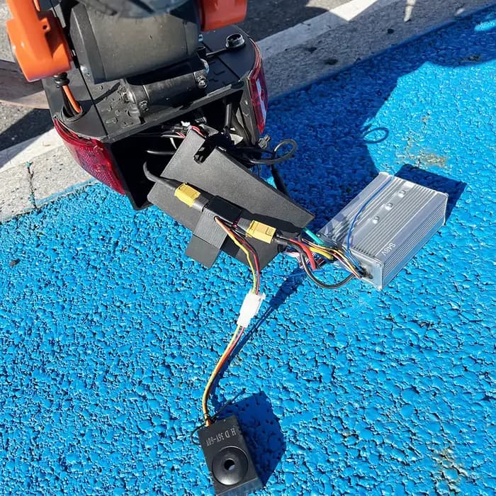 Alarme antivol cachée universelle adaptée aux scooters électriques