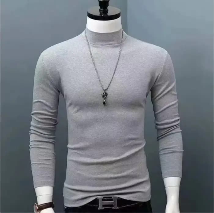Pull chaud à col mi-haut, 360 °   proche du cou, sans couture pour résister aux vents froids. Utilisation du tissu verrouillé à température pour réaliser