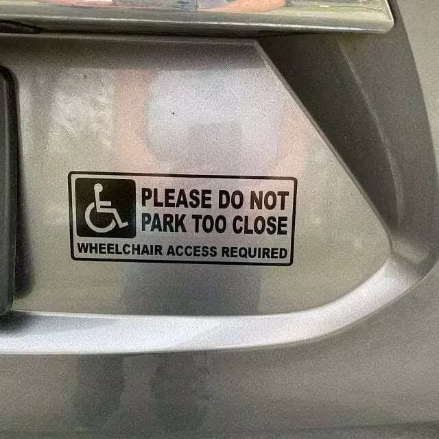 Autocollants d'accès pour fauteuil roulant requis