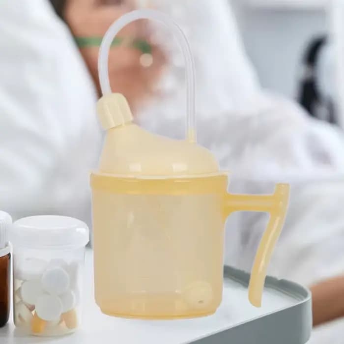 Tasse à dysphagia anti-déversement pour femme handicapée