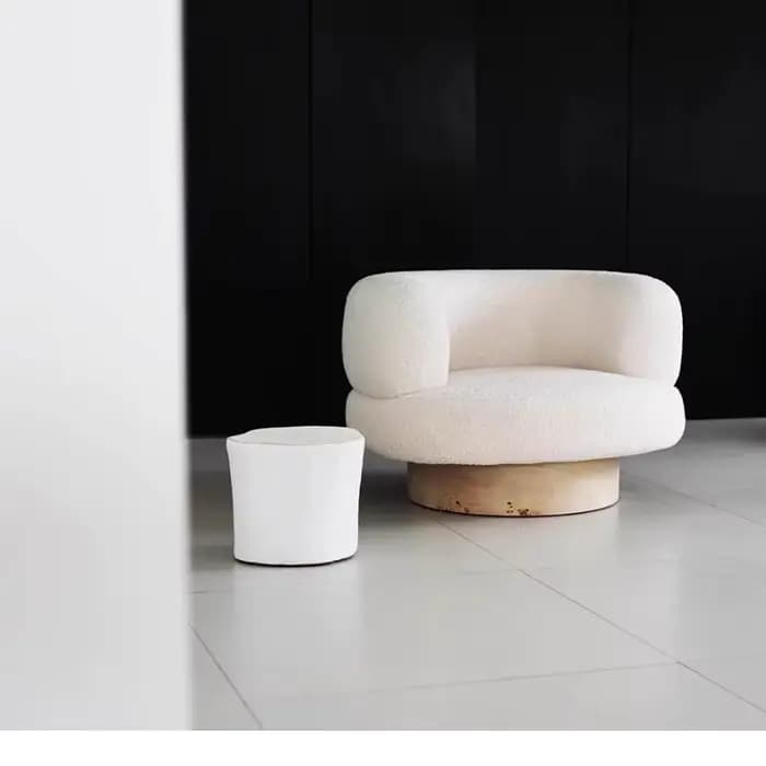 Fauteuils d'appoint pivotants sur pieds