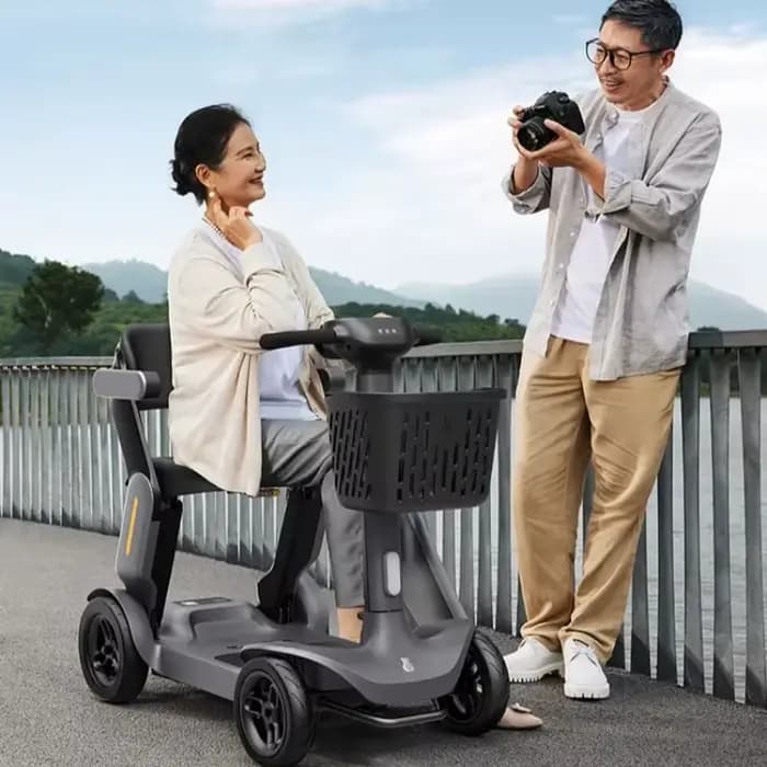 Trottinette électrique intelligente pliante légère handicap 4 roues avec panier 40KM 250W Mini Scooter de mobilité pliable pour personnes âgées