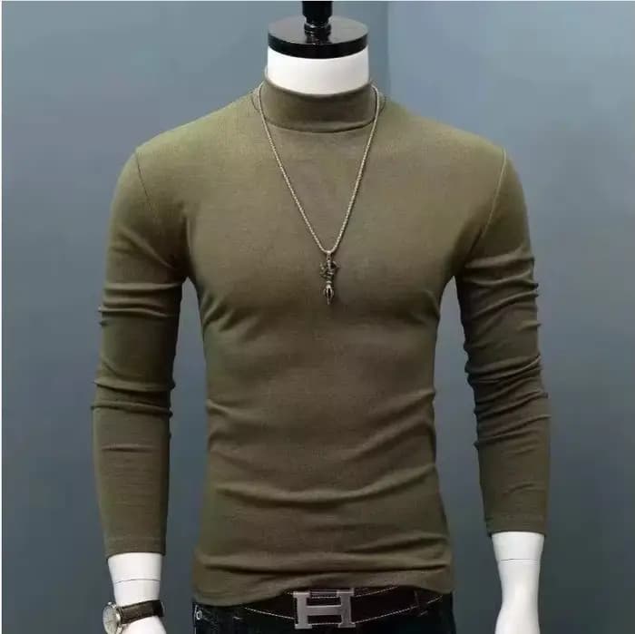 Pull chaud à col mi-haut, 360 °   proche du cou, sans couture pour résister aux vents froids. Utilisation du tissu verrouillé à température pour réaliser
