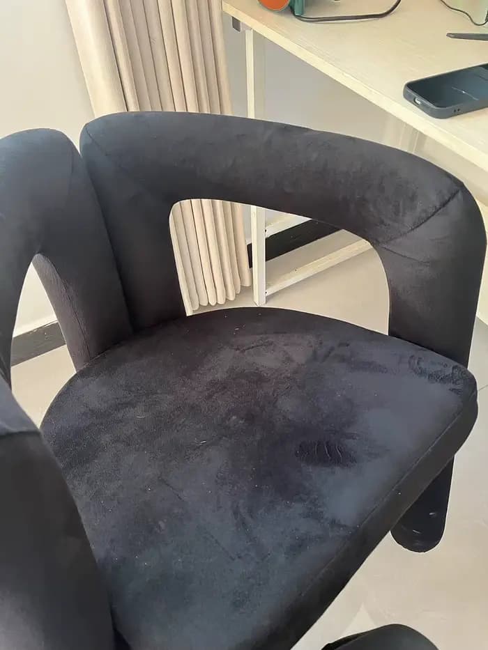 Fauteuil en tissu velours doux et respirant pour salon de manucure, structure robuste et confortable pour salon de beauté ou salon.