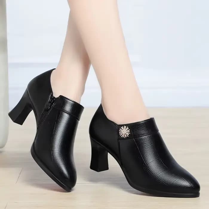 Chaussures à talons hauts en cuir souple pour dames, bottes de rinçage courtes en peluche pour dames de bureau, modèle de colonne vertébrale élégant, nuits confortables, printemps et automne 2024