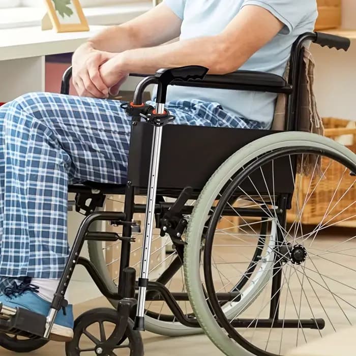 Support réglable pour fauteuil roulant avec 360 °