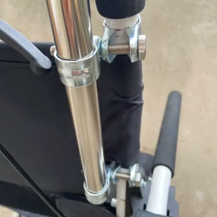 Poignée universelle en acier inoxydable pour fauteuil roulant