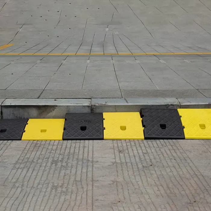 Rampe de trottoir en plastique antidérapante