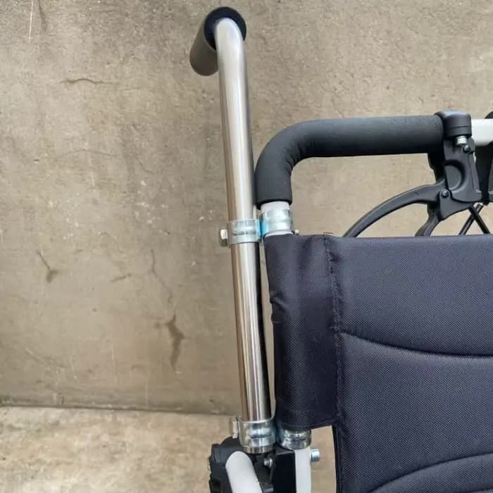 Poignée universelle en acier inoxydable pour fauteuil roulant