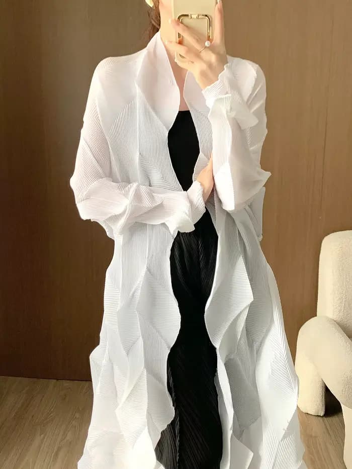 Manteau trench élégant et haut de gamme pour femmes, style long, design asymétrique, adapté au printemps et à l'été, vente en gros disponible.