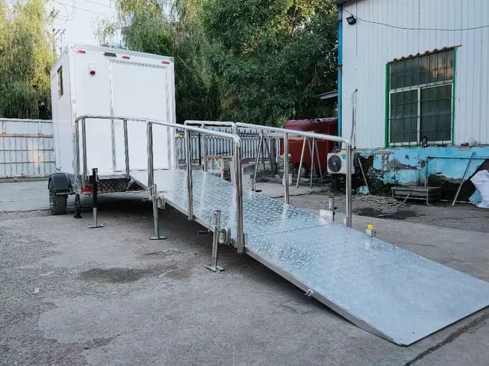 Toilettes mobiles pour personnes handicapées
