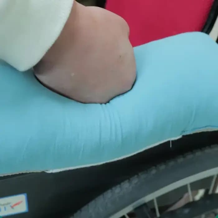 Coussin d'accoudoir pour fauteuil roulant pour personnes âgées