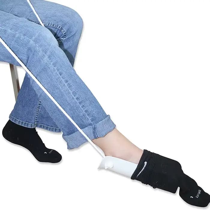 Aides à l'habillage : Dispositif d'aide à la mise et au retrait des chaussettes