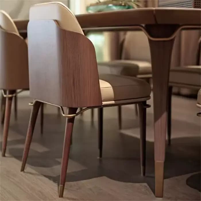 Chaise de salle à manger en cuir de style italien, design léger et luxueux, dossier design, table et chaise de salle à manger haut de gamme, chaise de salle à manger simple.