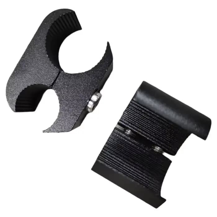 Pince de fixation pour pièces de fauteuil roulant