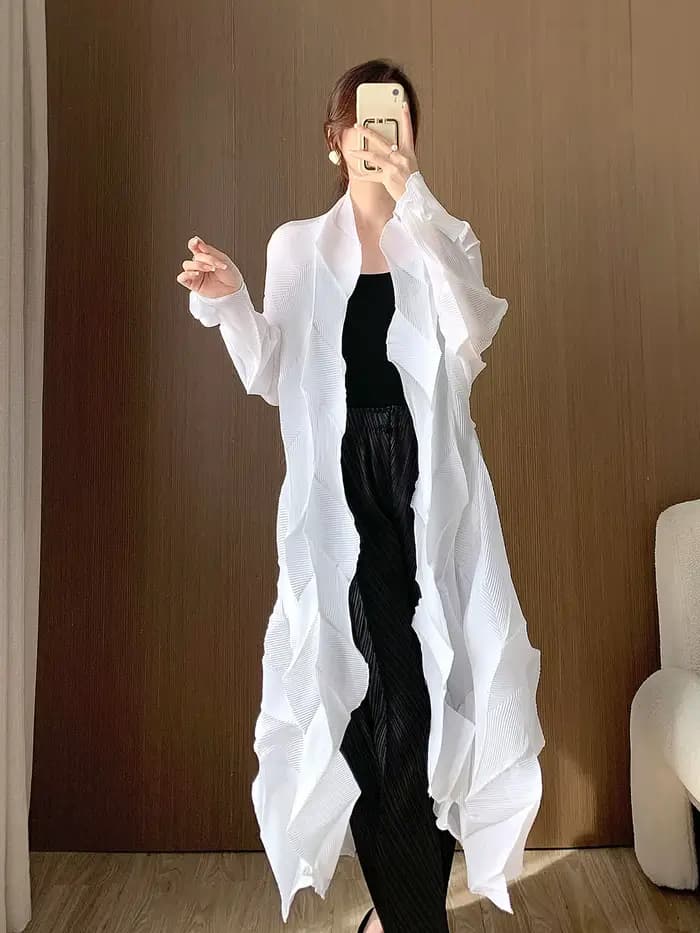 Manteau trench élégant et haut de gamme pour femmes, style long, design asymétrique, adapté au printemps et à l'été, vente en gros disponible.