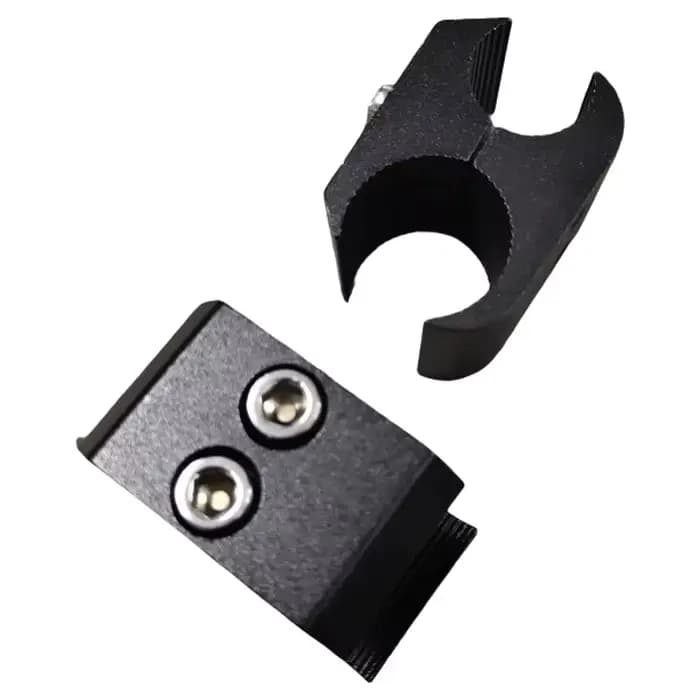 Pince de fixation pour pièces de fauteuil roulant