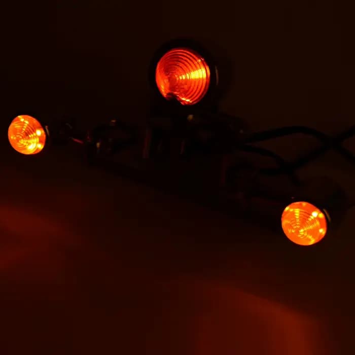 Accessoires de moto Scooter modifié rétro feu arrière LED feu arrière clignotant avec support de plaque d'immatriculation