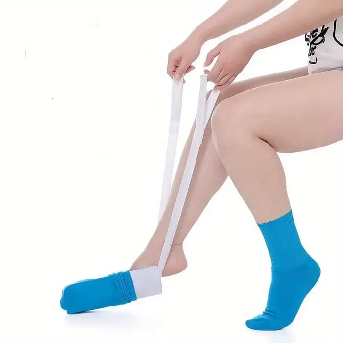 Outil d'aide à la mise des chaussettes sans se pencher