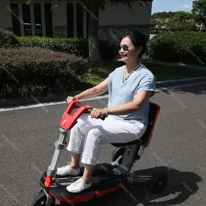 Scooter électrique pliable pour personnes âgées