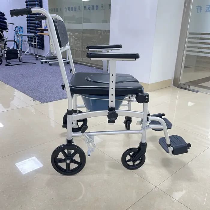 OEM économique de fauteuil roulant manuel pliant en gros pour les personnes âgées