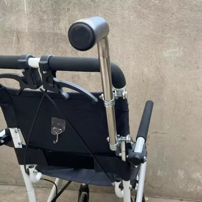 Poignée universelle en acier inoxydable pour fauteuil roulant
